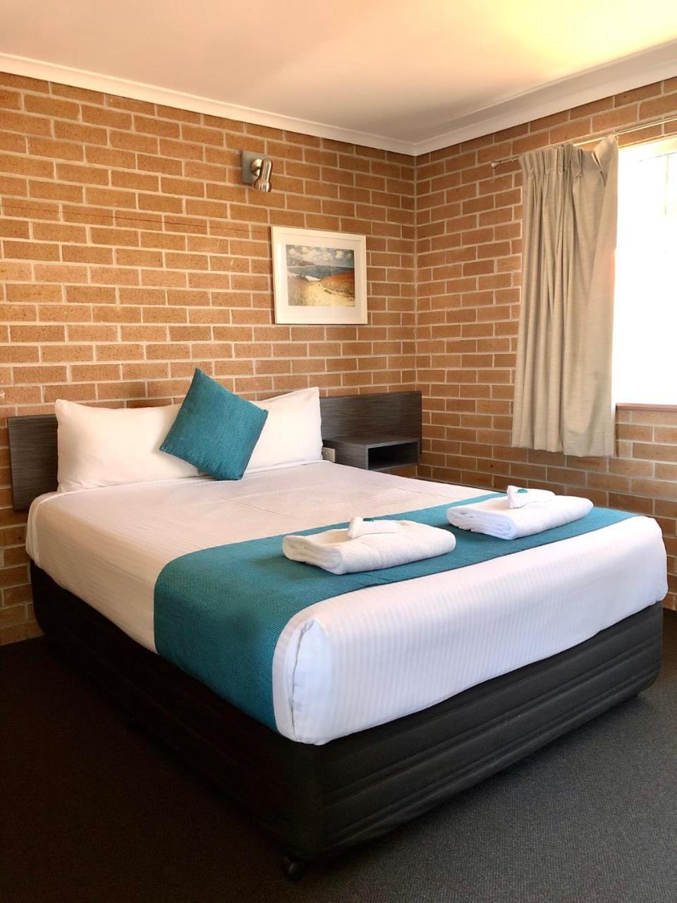 The Oaks Hotel Motel Albion Park エクステリア 写真